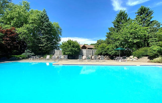 swimming pool at Old Farm Shores Apartments