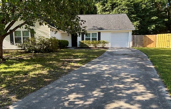 Don’t Miss Out on This Charming 3 Bed, 2 Bath Home in Georgetown!
