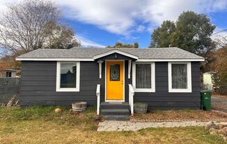 3 Bedroom, 1 Bathroom Home - Newly Renovated