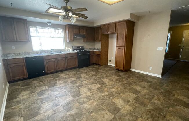 Apple Valley Home- 3 Bedrooms, 2 Bathroom's, Attached 2 Car Garage, Central Heat & Air, Large Livingroom