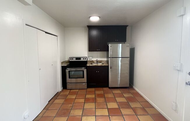 1 bed, 1 bath, 375 sqft, $849, Unit 08