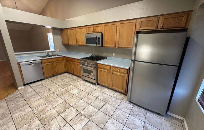 4 Bed 3 Bath Located in Crestline Heights!!