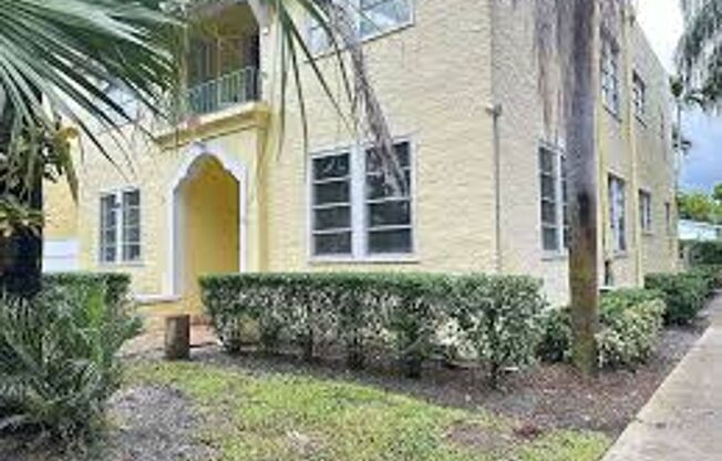 1852 Washington St Hollywood, FL 33020