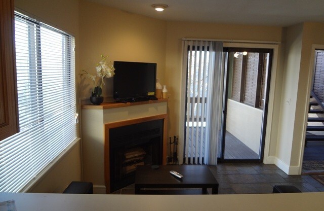 1 bed, 1 bath, $2,550, Unit #104