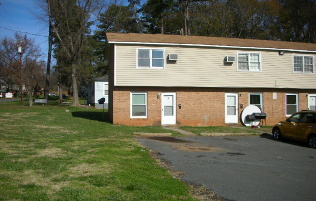 2667 DOCTOR CARVER ST