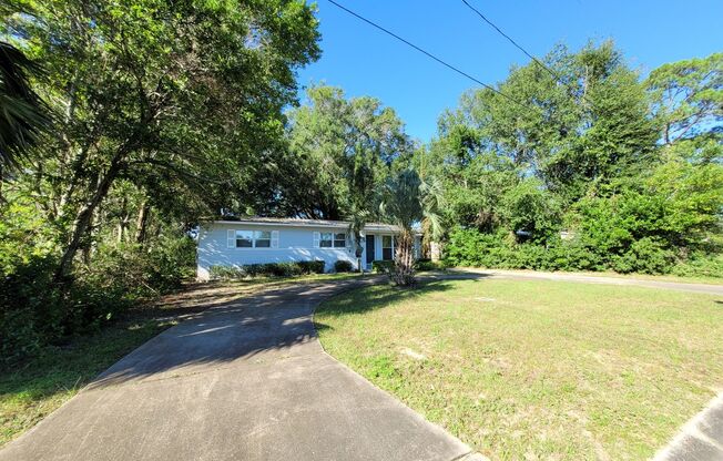 117 W Highland Dr. Pensacola, FL 32503 Ask us how you can rent this home without paying a security deposit through Rhino!