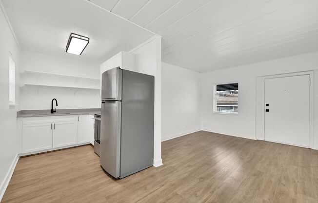 1 bed, 1 bath, $1,100, Unit 714