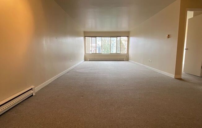 112 Bellevue Avenue East