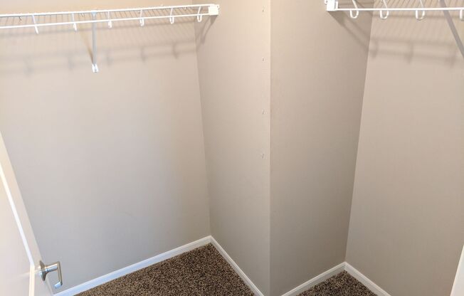 3 beds, 2 baths, 1,293 sqft, $1,375, Unit 2360-211