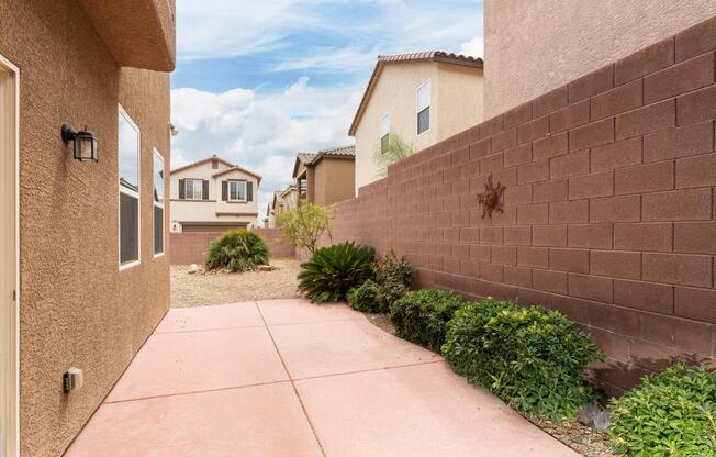 3 beds, 2 baths, 1,764 sqft, $2,100