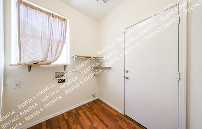1372 W THOMPSON WAY