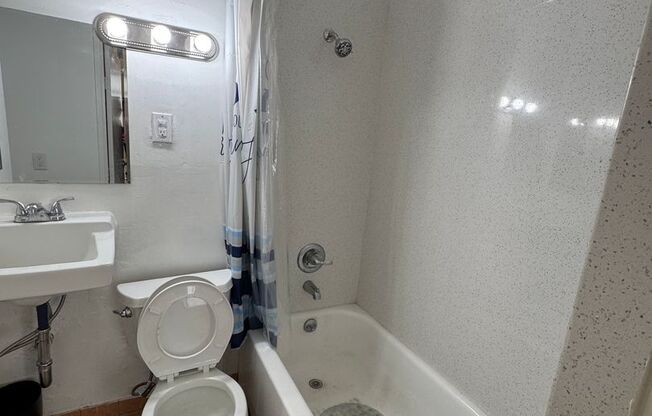 Modern Private Room with Attached Bath in the Heart of San Francisco