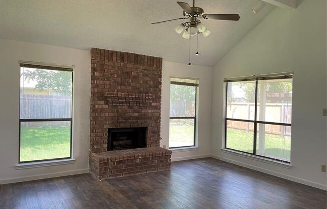 403 BEVERLY LN