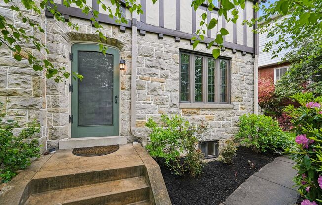 Charming 5 Bedroom, 3.5 Bathroom Home in Mt. Lebanon