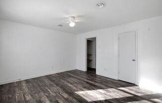 2 beds, 1 bath, $895