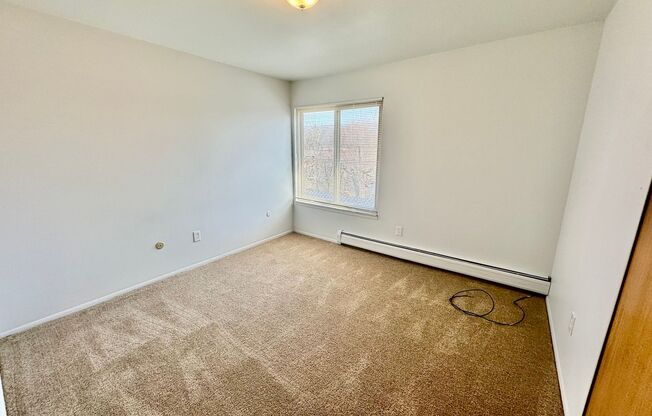 2 beds, 1 bath, 900 sqft, $1,295, Unit 26