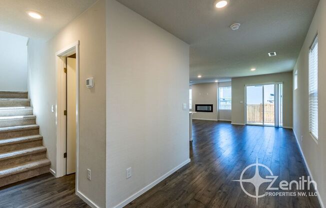 215 N LAYLA PL