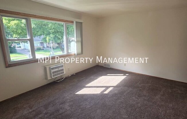 6600 N 77 ST