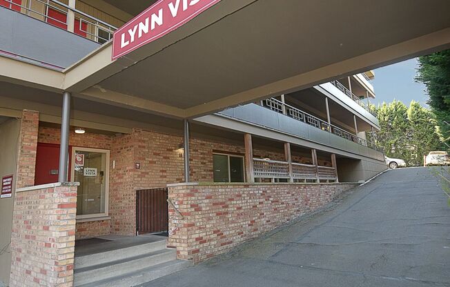 2 Weeks Free! Beautiful 1 bed 1  bath apartment in the heart of Seattle- Schedule a tour now!