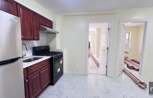 956 E 54 ST