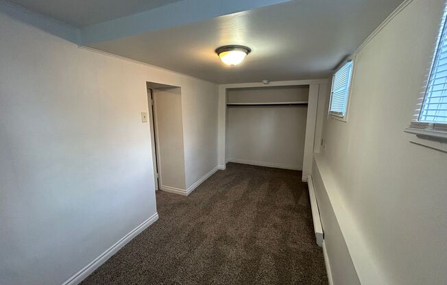 3 beds, 1 bath, 800 sqft, $1,150, Unit Unit F