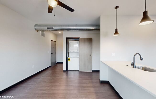 1 bed, 1 bath, 690 sqft, $1,174, Unit #410