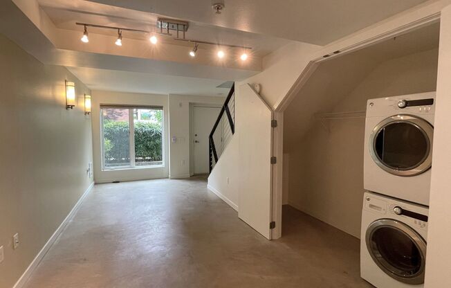 2 beds, 1.5 baths, 805 sqft, $2,675, Unit 103