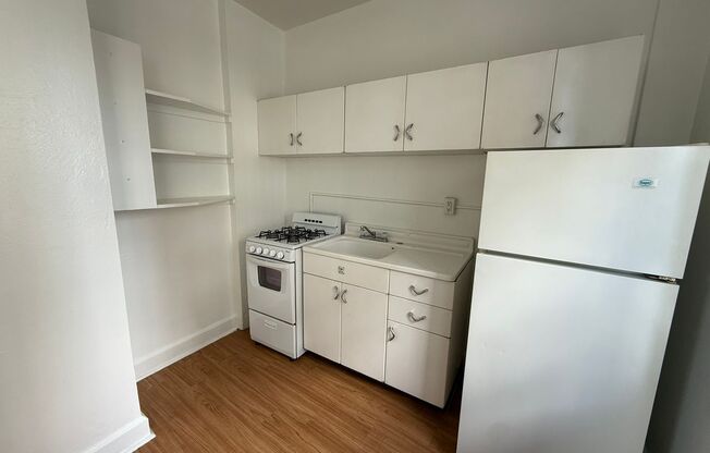 Studio, 1 bath, 401 sqft, $1,200, Unit Bayard Manor 309