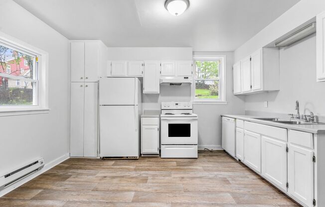 Fully Renovated 2 Bedroom House Just Off Grandview on Mt Washington