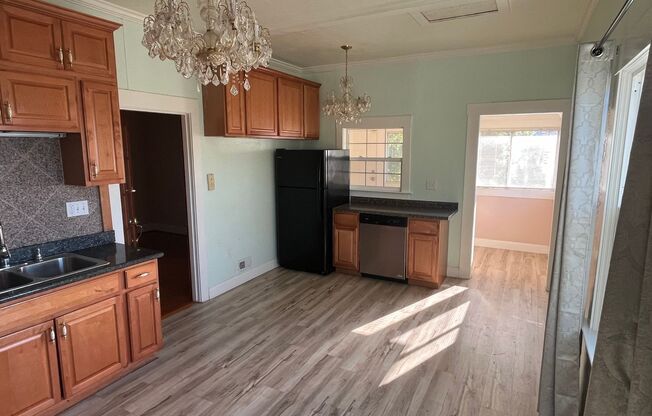 2 beds, 1 bath, $2,675