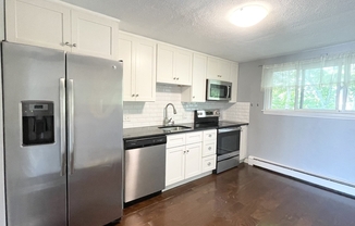 4 WOODCREST CT