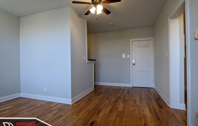 818 W Diversey Ave