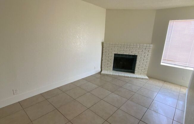 3 Bedrooms 2 Bathrooms Apartment for Rent!