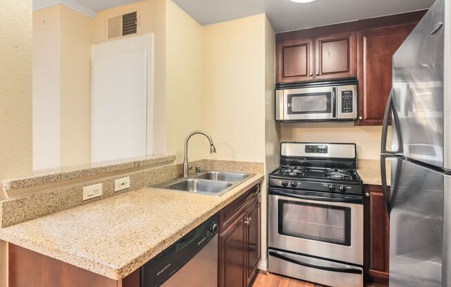 1 bed, 1 bath, 610 sqft, $2,095, Unit 5500 Owensmouth Ave #216