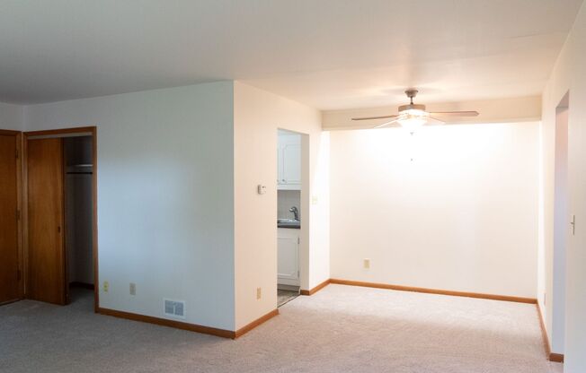 1 bed, 1 bath, 775 sqft, $1,125, Unit 1593H