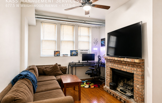 677.5 West Wrightwood Avenue