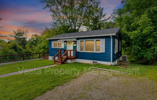 131 MOODY AVE