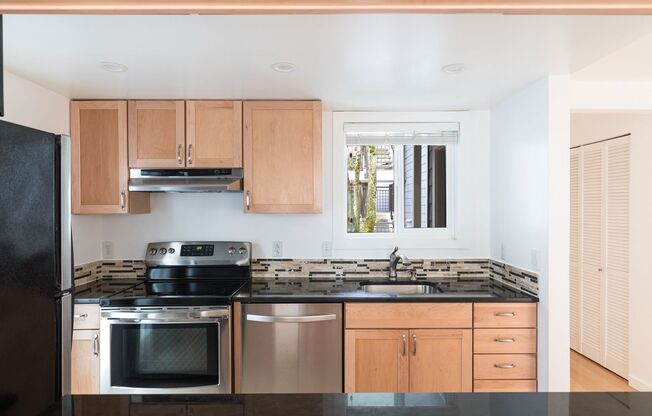 Remodeled 2 Bedroom Condo in a Convenient Redmond Location!