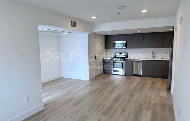 1 bed, 1 bath, 607 sqft, $2,350, Unit 602