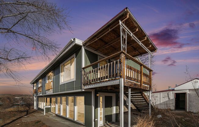 Large 4 bed 4 bath Home in Golden!