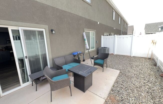 3 beds, 2.5 baths, $1,795, Unit UNIT A