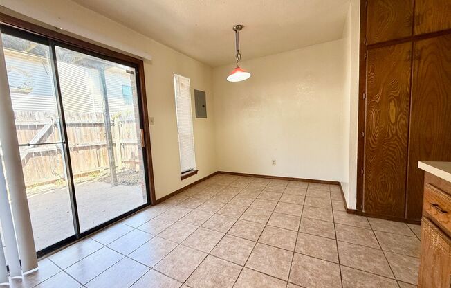 2 beds, 1.5 baths, $895, Unit # 30