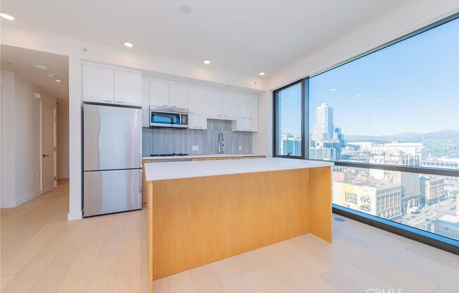 2 beds, 2 baths, 1,039 sqft, $3,700, Unit 1803