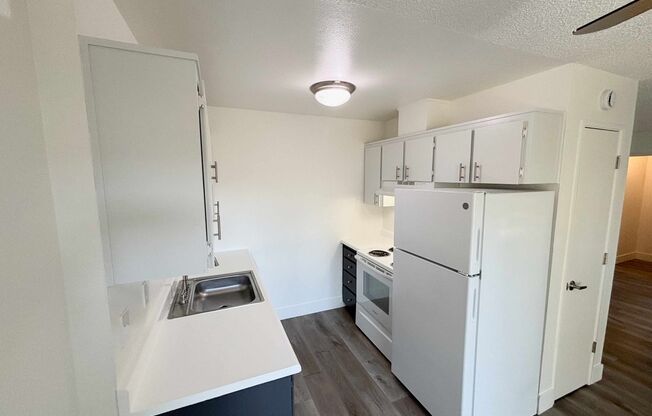 2 beds, 1 bath, 700 sqft, $1,465, Unit 07