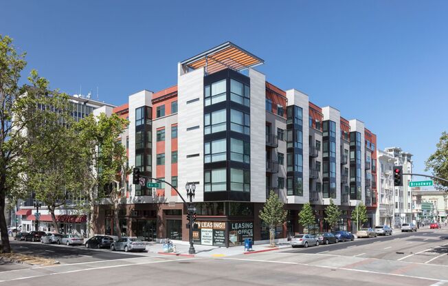 Updated modern building in Jack London Square! Pet Friendly! Look and Lease Special - $1000 off
