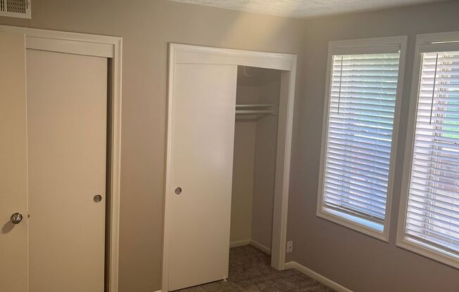 2 beds, 1 bath, 948 sqft, $1,179, Unit 032