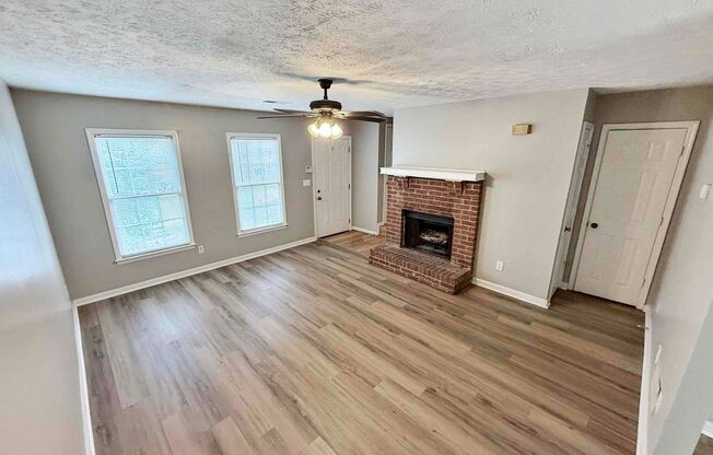 Charming 2 BR/2.5BA Townhome in Marietta!