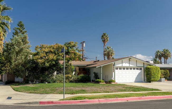 3 BR 2 BA house Move in  ready