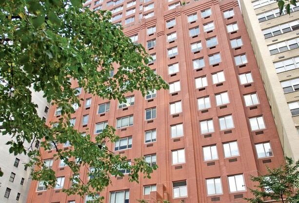 524 E 72 ST
