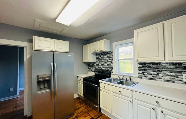 3 beds, 1 bath, $1,450, Unit 814 S. 4th Street Unit 1